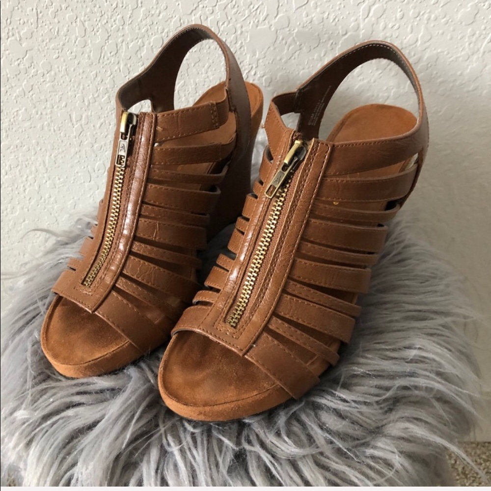 Aerosoles from zip cage brown wedges size 6.5
